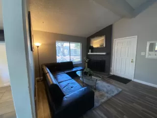 Photo #2: 20040417 Listing