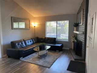 Photo #3: 20040417 Listing