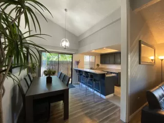 Photo #6: 20040417 Listing