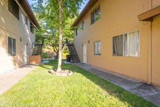 Photo #2: 20040429 Listing 