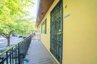 Photo #5: 20040429 Listing 