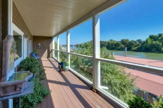 Photo #1: 20040613 Listing