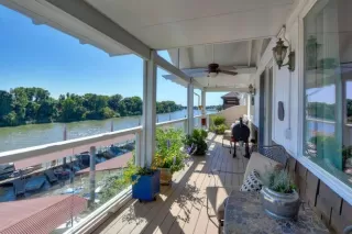 Photo #2: 20040613 Listing