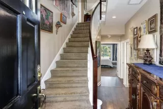 Photo #4: 20040613 Listing