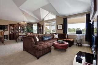 Photo #5: 20040613 Listing