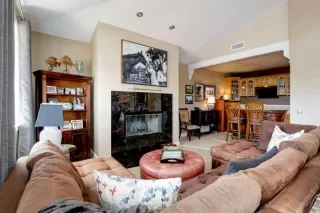 Photo #6: 20040613 Listing