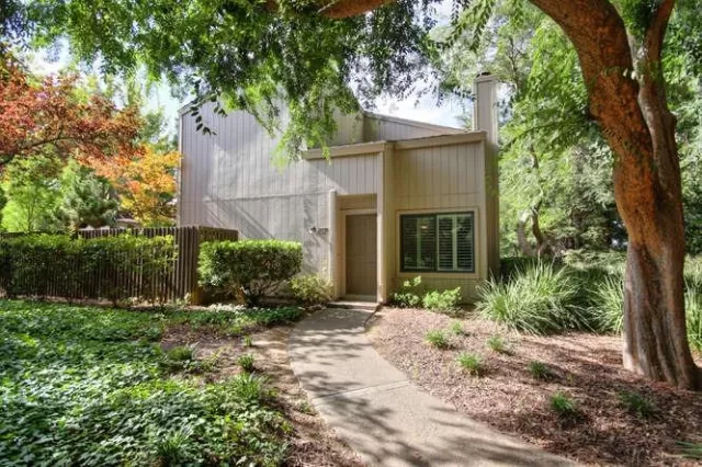 MLS: 20040637 Condo For Sale