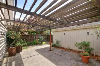 Photo #6: 20040637 Listing