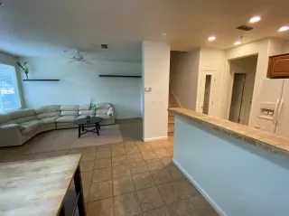 Photo #5: 20040956 Listing