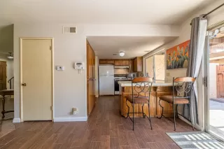 Photo #4: 20040983 Listing