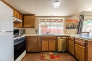 Photo #5: 20040983 Listing