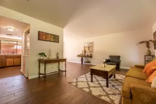 Photo #6: 20040983 Listing