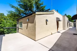 Photo #2: 20041228 Listing