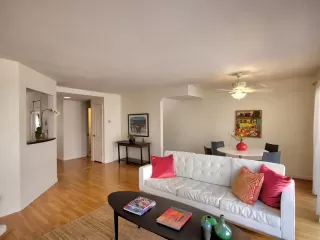 Photo #3: 20041452 Listing