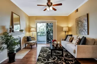 Photo #4: 20041670 Listing 