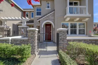 Photo #1: 20041920 Listing 