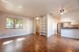 Photo #5: 20041999 Listing 
