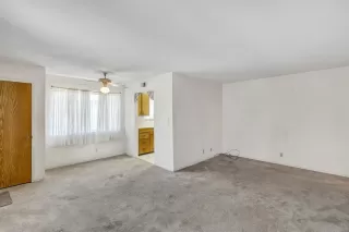 Photo #5: 20042040 Listing 