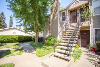 Photo #1: 20042160 Listing 