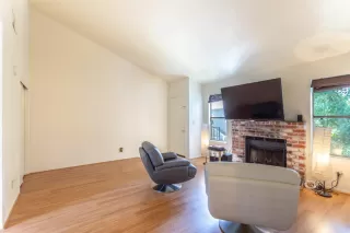 Photo #3: 20042160 Listing 
