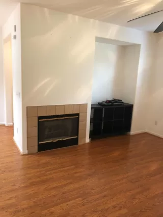 Photo #5: 20042320 Listing 