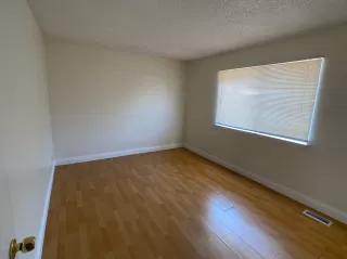 Photo #4: 20042335 Listing