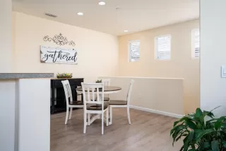 Photo #4: 20042457 Listing