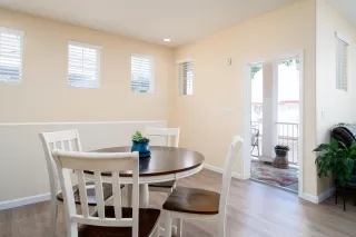 Photo #5: 20042457 Listing