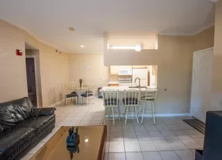 Photo #3: 20042519 Listing