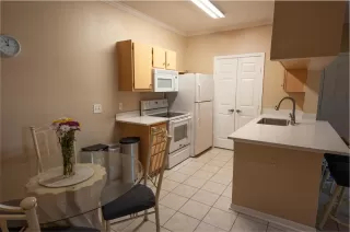 Photo #4: 20042519 Listing