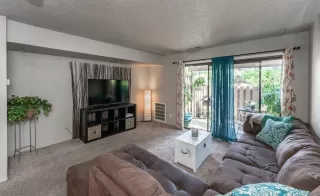 Photo #5: 20042907 Listing