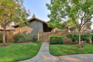 Photo #1: 20043032 Listing 