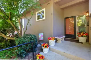 Photo #2: 20043069 Listing