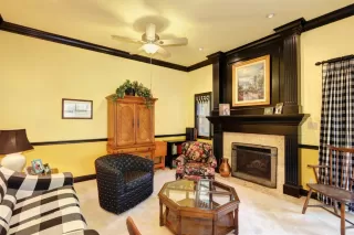 Photo #5: 20043069 Listing