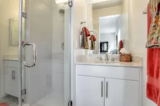 Photo #4: 20043516 Listing