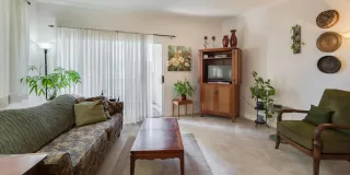 Photo #6: 20044005 Listing