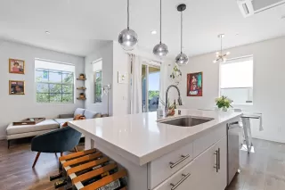 Photo #3: 20044077 Listing