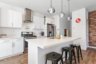 Photo #5: 20044077 Listing