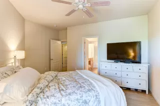 Photo #6: 20044157 Listing