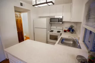 Photo #5: 20044185 Listing