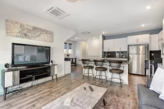 Photo #6: 20044321 Listing