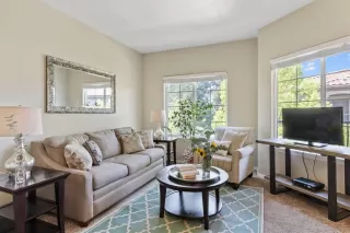 Photo #2: 20044419 Listing