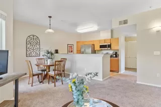 Photo #5: 20044419 Listing