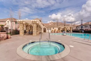 Photo #4: 20044539 Listing