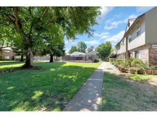 Photo #1: 20044616 Listing 