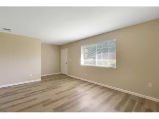 Photo #4: 20044616 Listing 