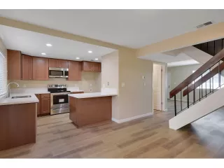 Photo #6: 20044616 Listing 