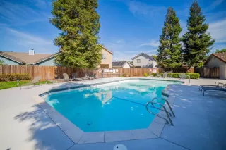 Photo #3: 20044627 Listing