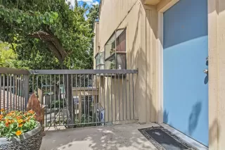 Photo #2: 20044915 Listing