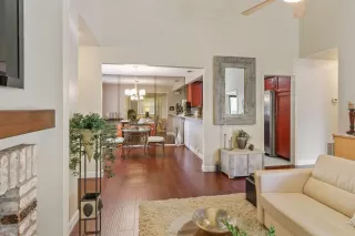 Photo #3: 20044915 Listing